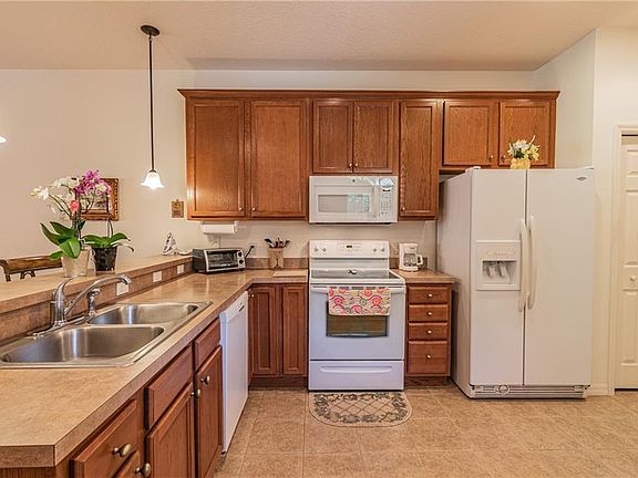 3rd image of 1398 Innsbruck Ct