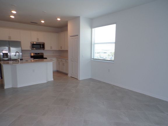 3rd image of 14211 Heritage Landing Blvd #1431