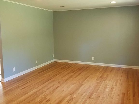 4th image of 144 Suydam Ln
