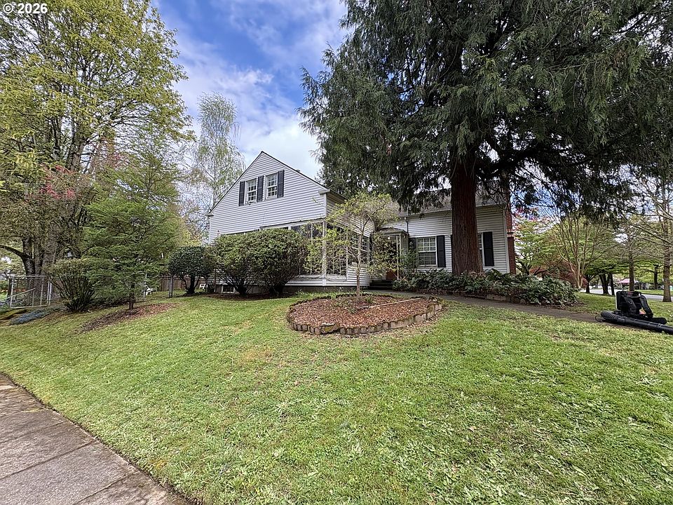 2nd image of 2909 NE Ainsworth St