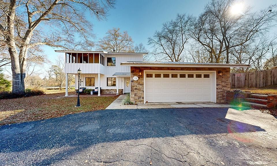 1st image of 15 Venture Dr