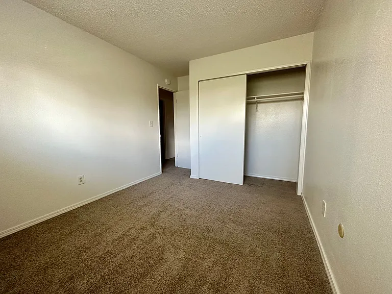 R0289 - Lombard Heights — Photo 12