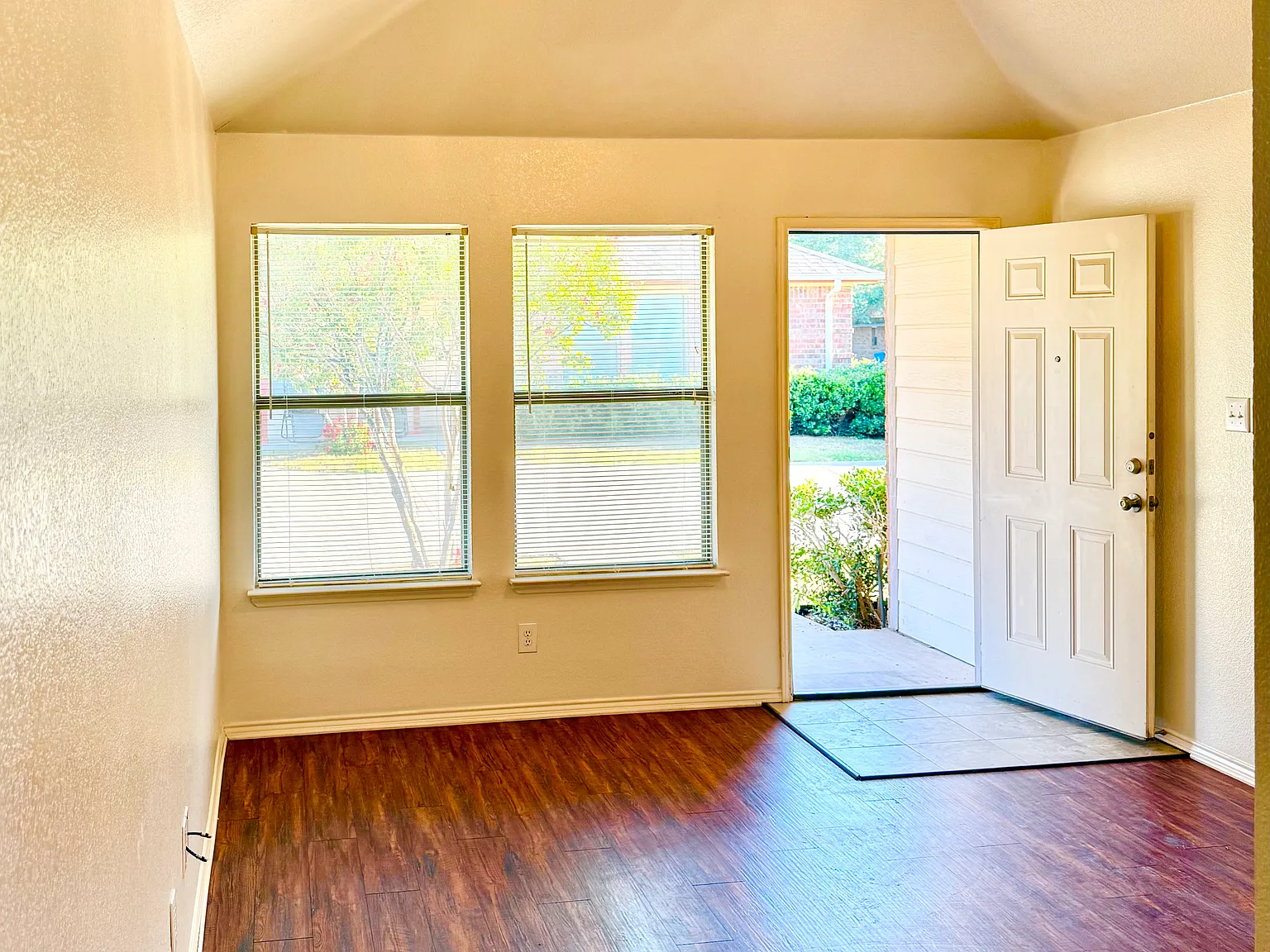 2 bed, 984 sqft, $1,275 — Photo 4
