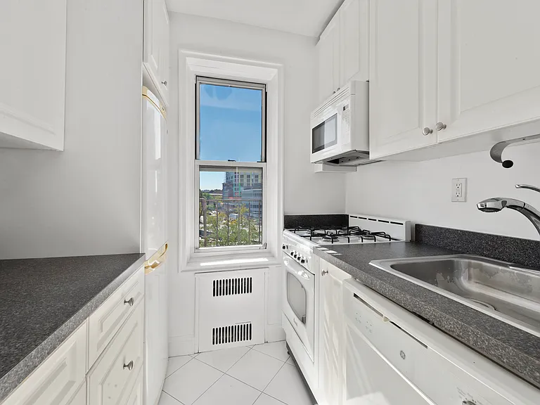 105-05 69th Ave #411 — Photo 3