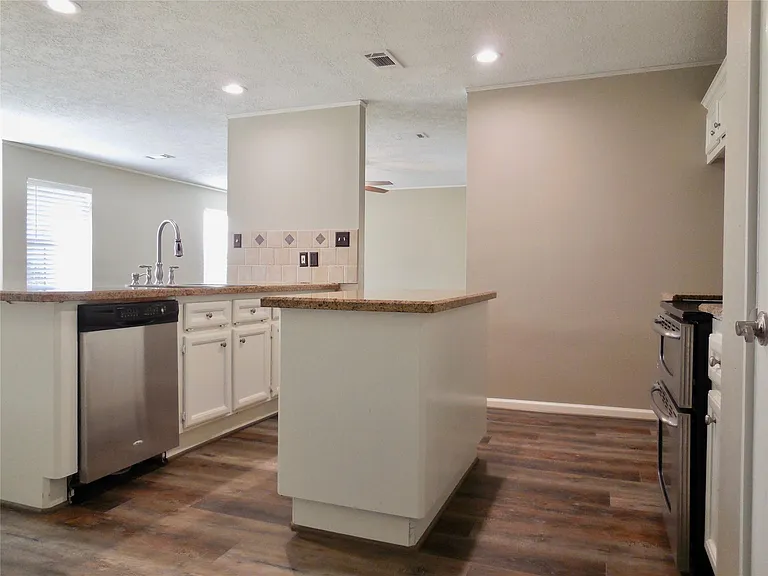 126 Rain Lily St — Photo 4