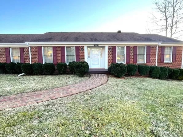 1102 Smith St, Bedford, VA 24523