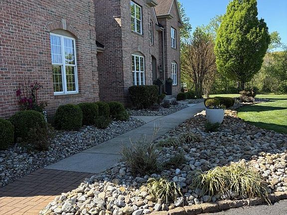 4th image of 233 Glenhaven Ct