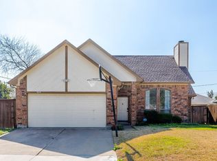 824 Xavier Dr, Arlington, TX 76001