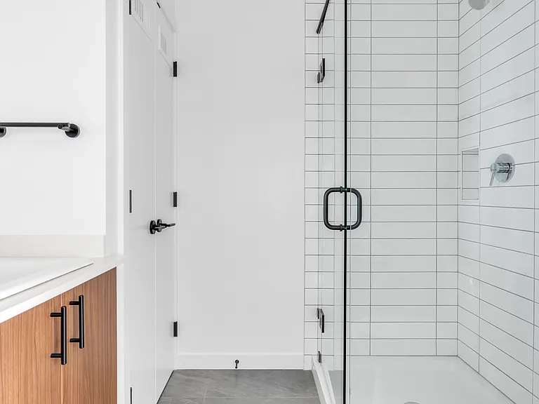 3455 Hastings St E — Photo 54