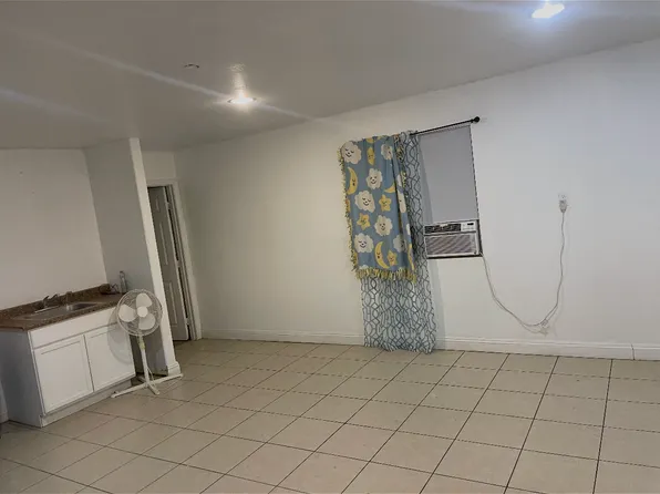 1126 1/2 Barlow St, Bakersfield, CA 93306