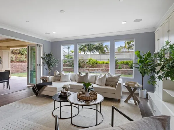 2887 Crest Dr, Carlsbad, CA 92008