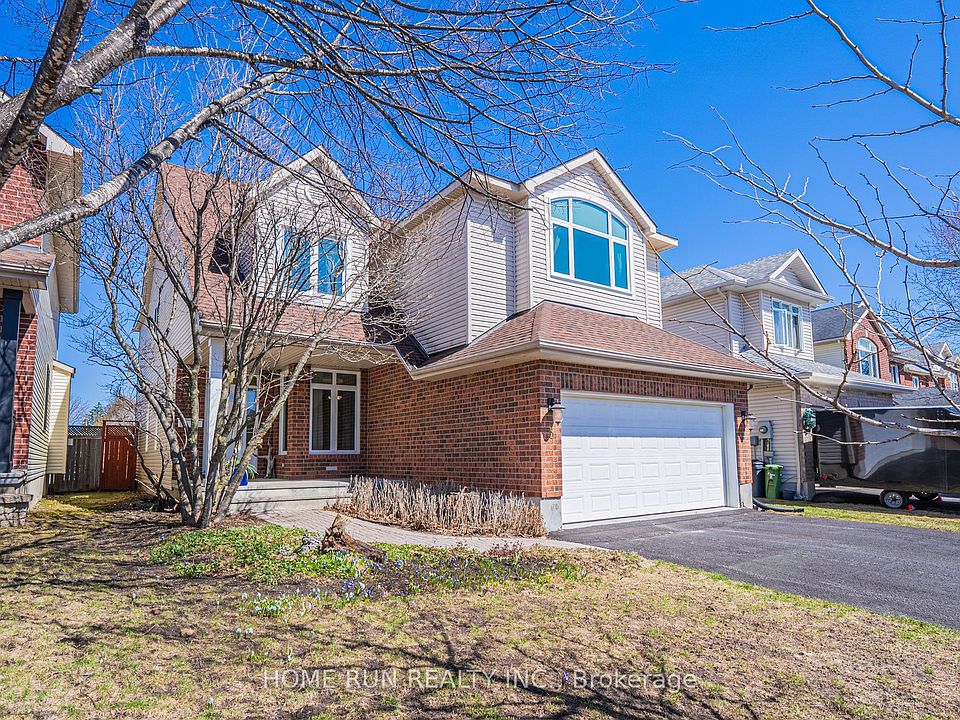 1st image of 5 Thunderbird Cres