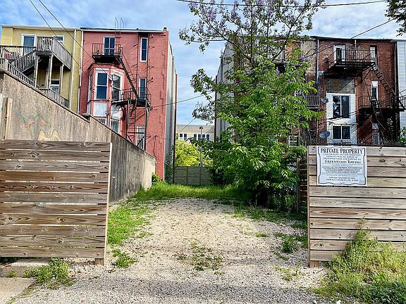 5th image of 223 E North Ave