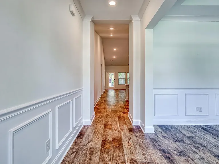2632 Goldfinch Dr — Photo 2