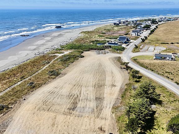 3rd image of 900 Old Coast Rd #4