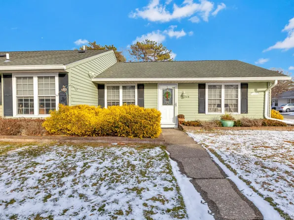 475 Darwen Drive #B, Ridge, NY 11961