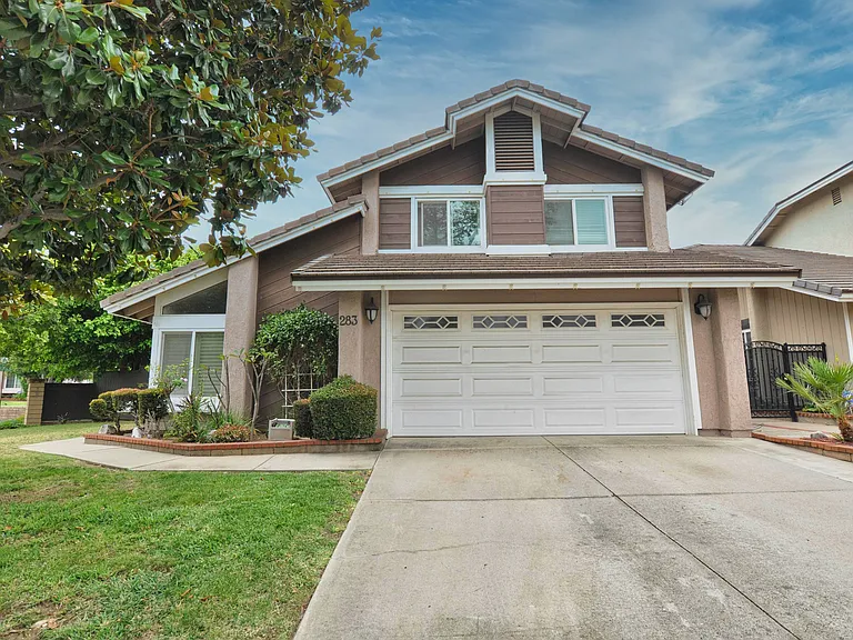 283 Heathcliff Pl — Photo 1