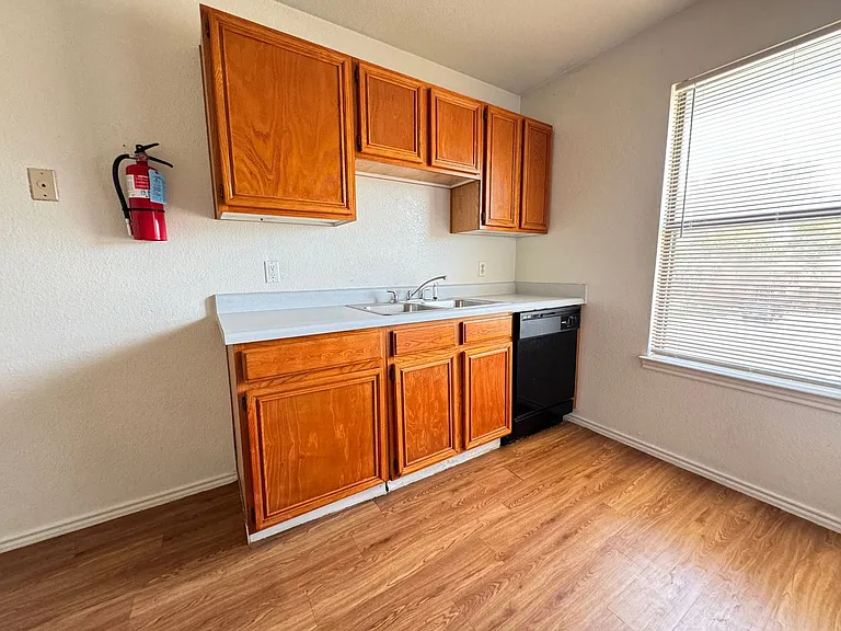 1904 Windward Dr — Photo 9