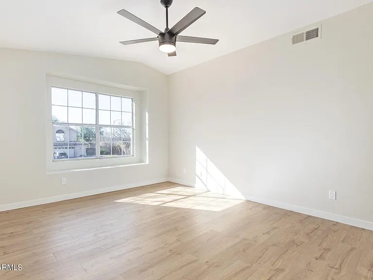 1018 W Kings Ave — Photo 20