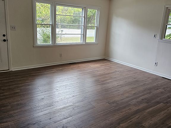 3rd image of 421 E Meeting St