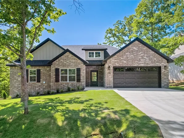 17 Carnahan Ln, Bella Vista, AR 72715