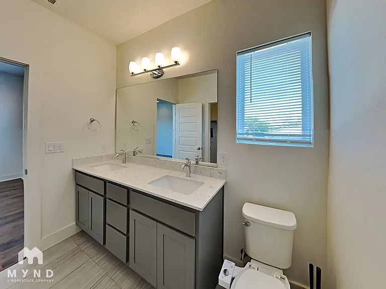3007 E 12th St #61 — Photo 8
