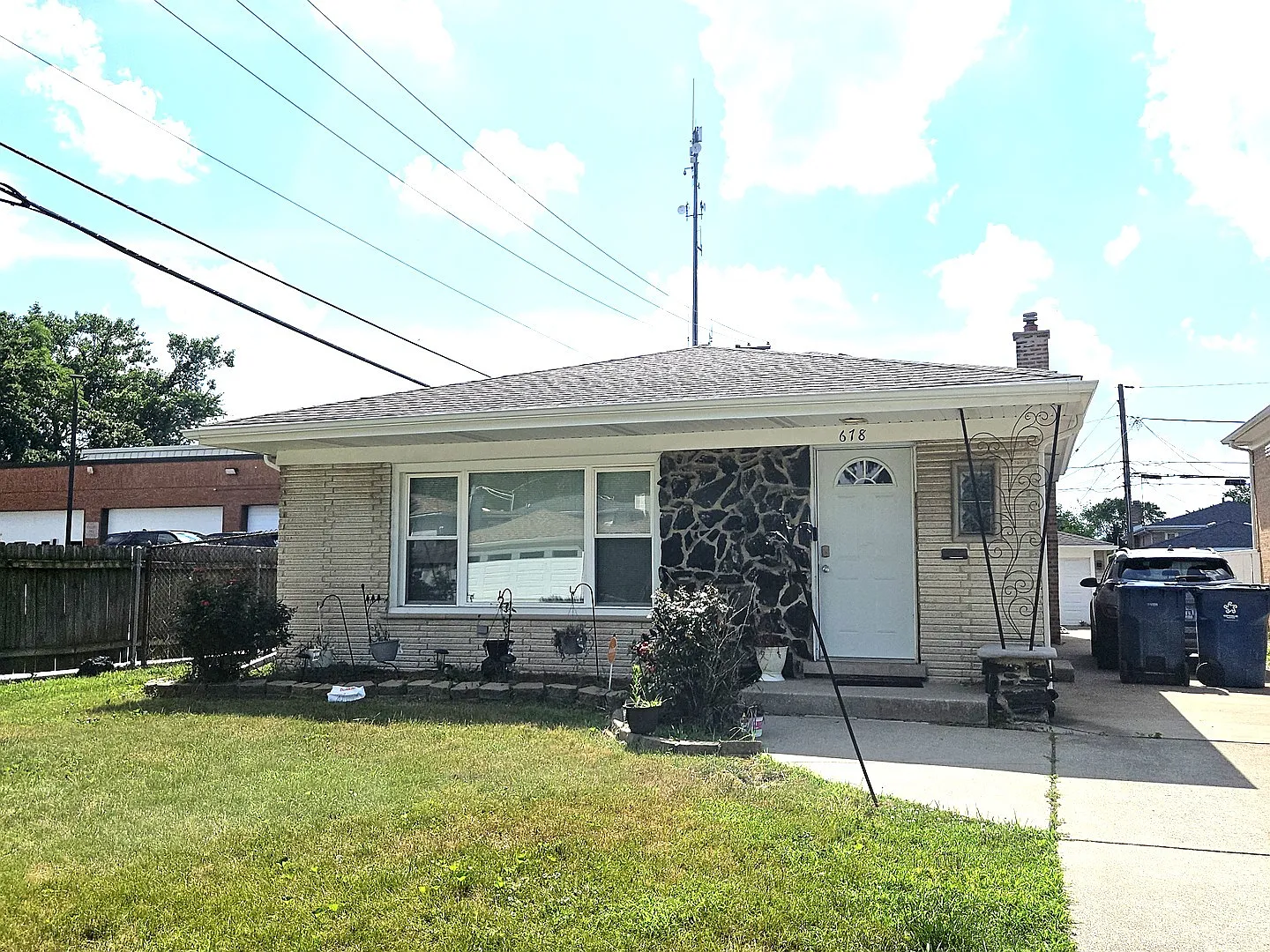 678 Muskegon Ave photo 1