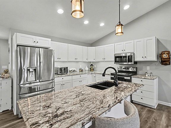 4th image of 575 Claiborne Dr