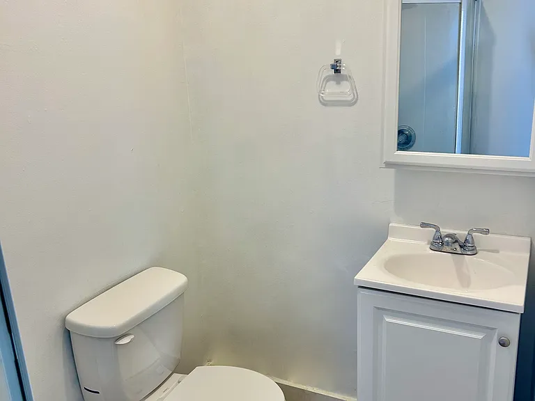 323 1st Ave S #3 — Photo 4