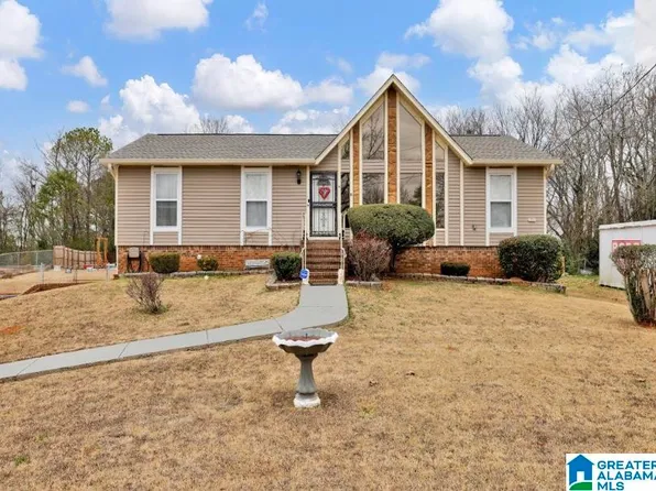 912 Live Oak Cir, Fairfield, AL 35064