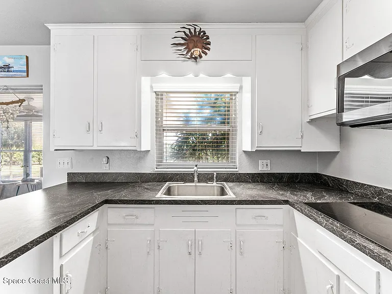 301 S Ramona Ave — Photo 13
