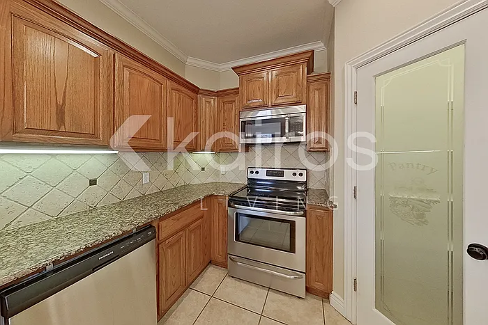 812 SW 37th St — Photo 9