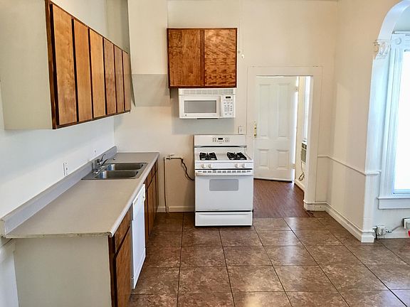 2nd image of 810 E Park St
