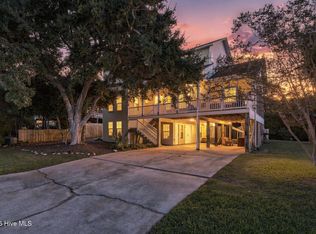 106 SE 44th St, Oak Island, NC 28465