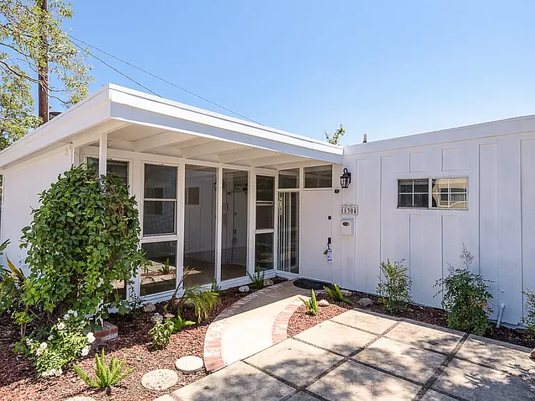 11304 Isleta St — Photo 8