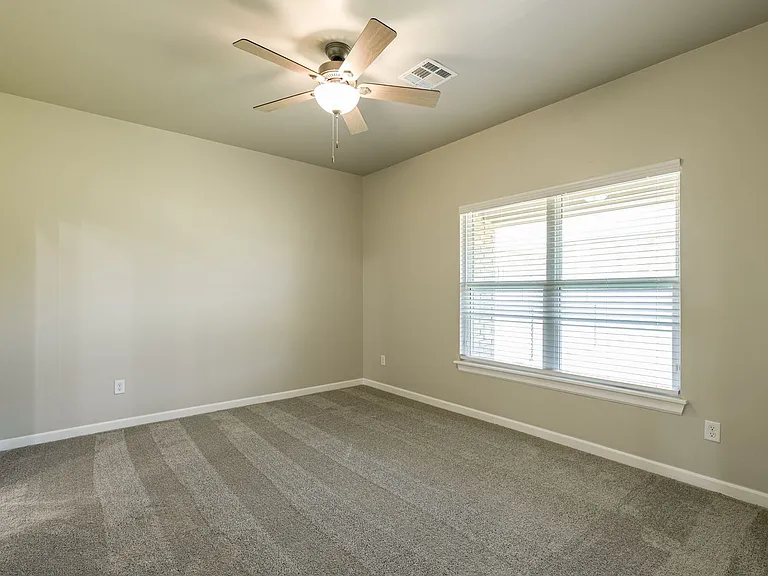721 League Cir — Photo 14