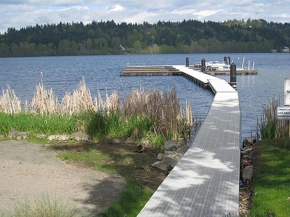 3rd image of 4050 W Lake Sammamish Pkwy NE Unit 222