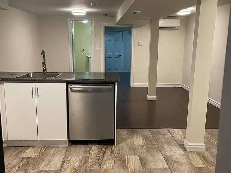 287 Palmerston Ave #LOWER — Photo 5