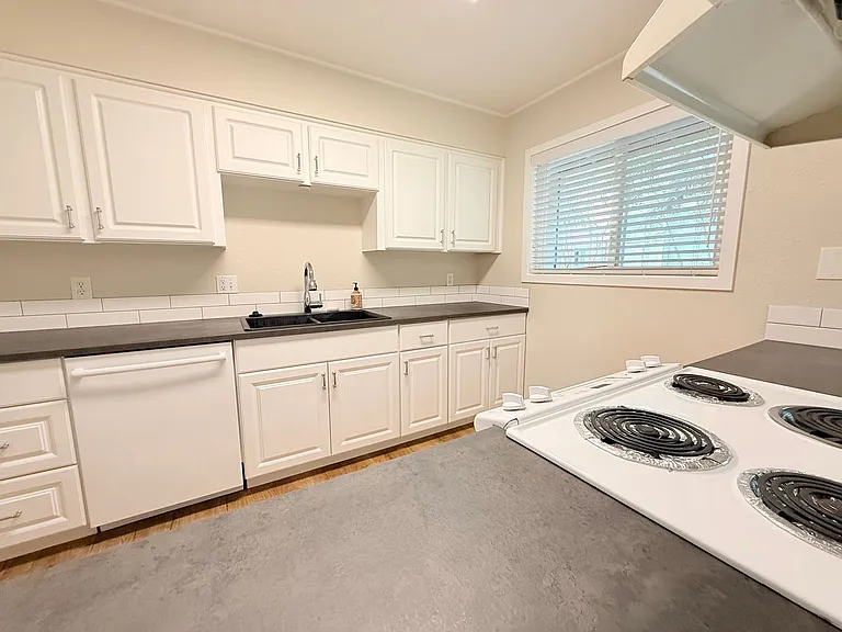 11253 SW Springwood Dr — Photo 9