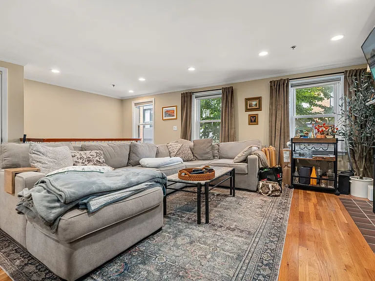 15 Henley St #A — Photo 9