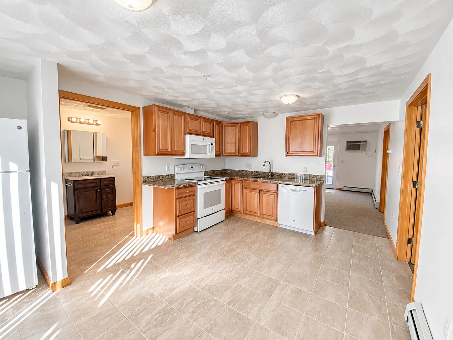 2 bed, 816 sqft, $1,750 — Photo 2