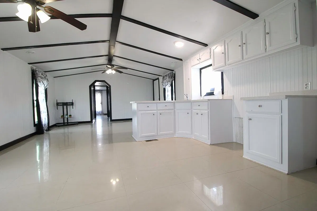 3 bed, 2.0 bath, 1056 sqft, $1,300 — Photo 4