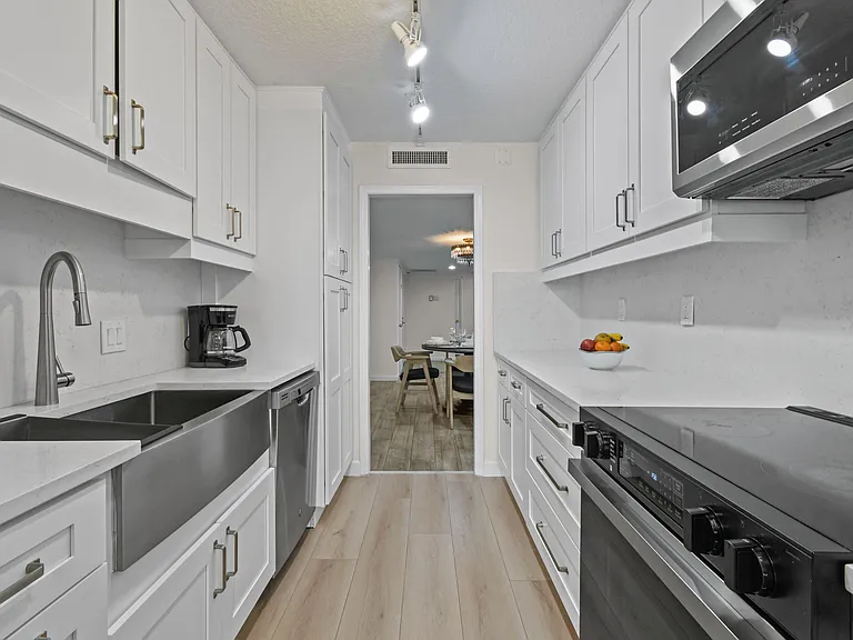 4200 N Ocean Dr #1 — Photo 34