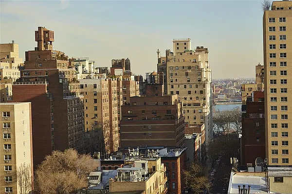 Sold by R New York | media 6