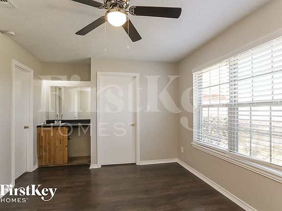 5th image of 3818 Rosemont Dr