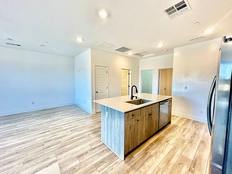 580 N Adler Ln — Photo 12
