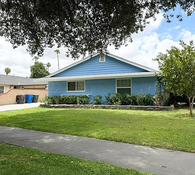 4486 Santee Pl — Photo 2