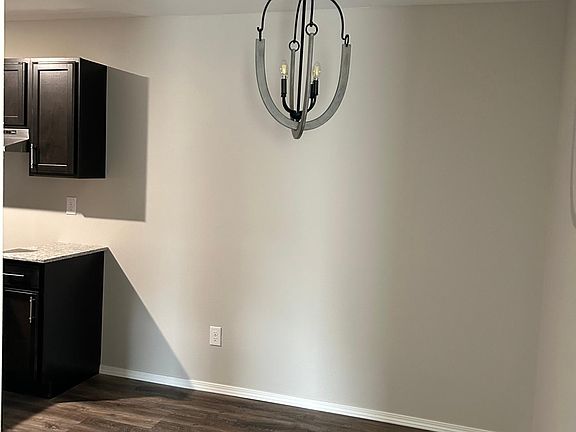 5th image of 2435 W Yvonne Dr