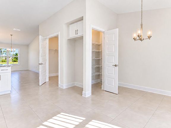 5th image of 5223 VESPERA Street