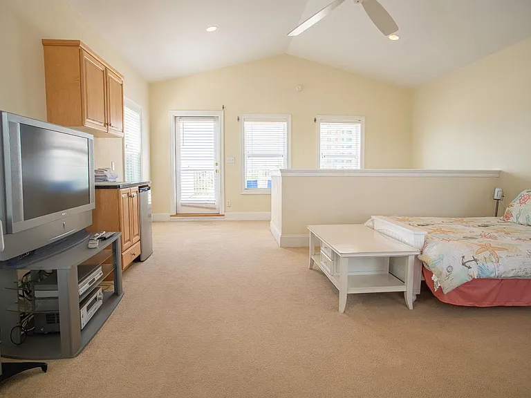 7414 Thomas Dr — Photo 14